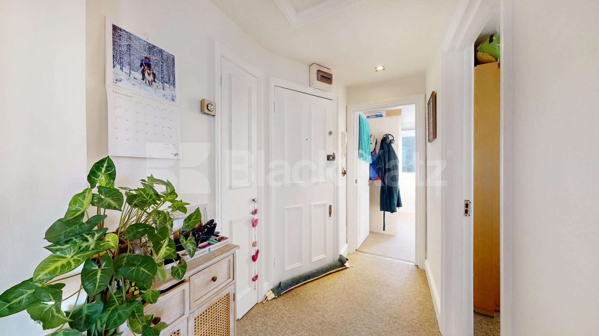 Lovely two bed set within a period house close to Tube & Shops Finchley Road, Finchley Road / Swiss Cottage